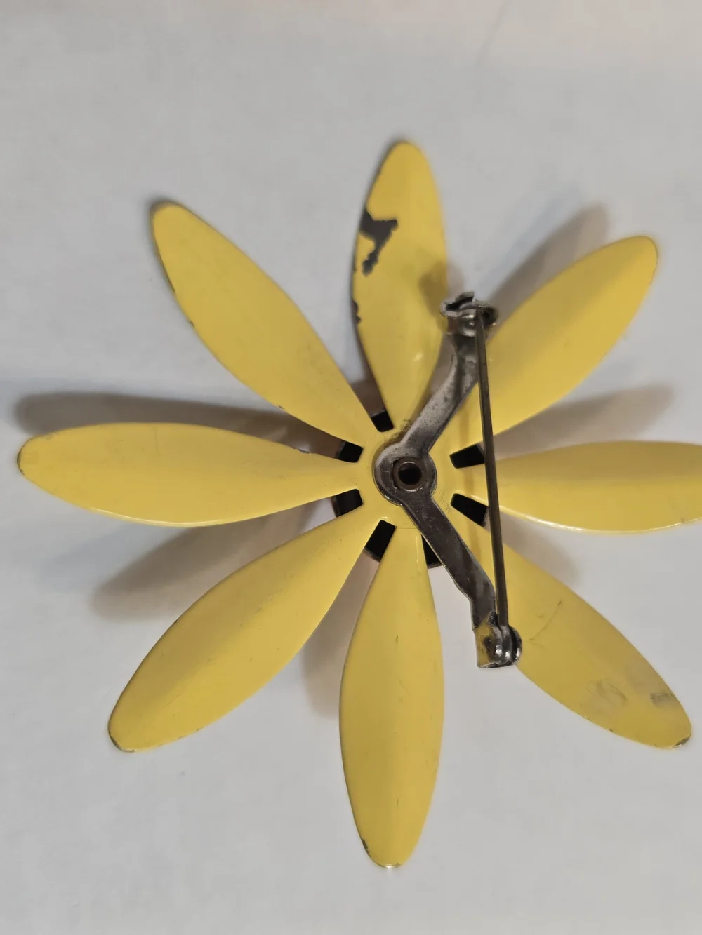 Vintage-Inspired Yellow Daisy Brooch with Orange Center